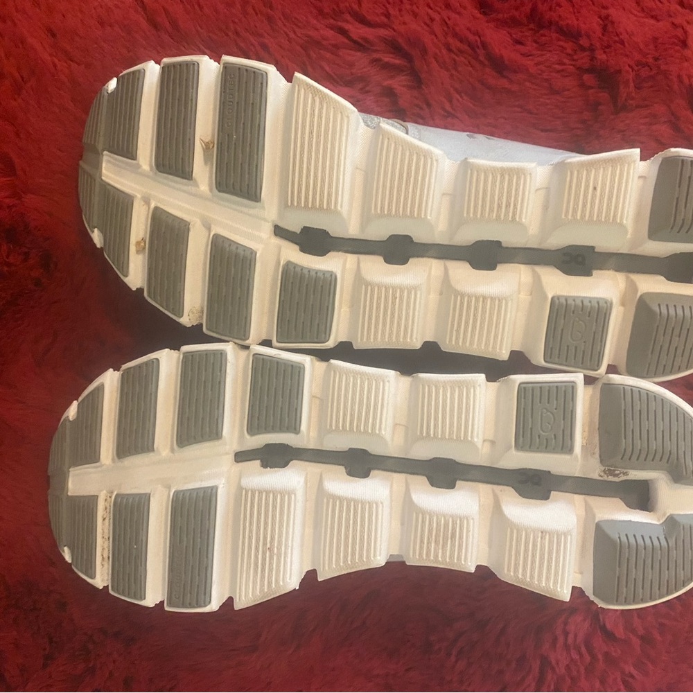 On Clouds Women's Gray and White Athletic Shoes - Picture 9 of 10